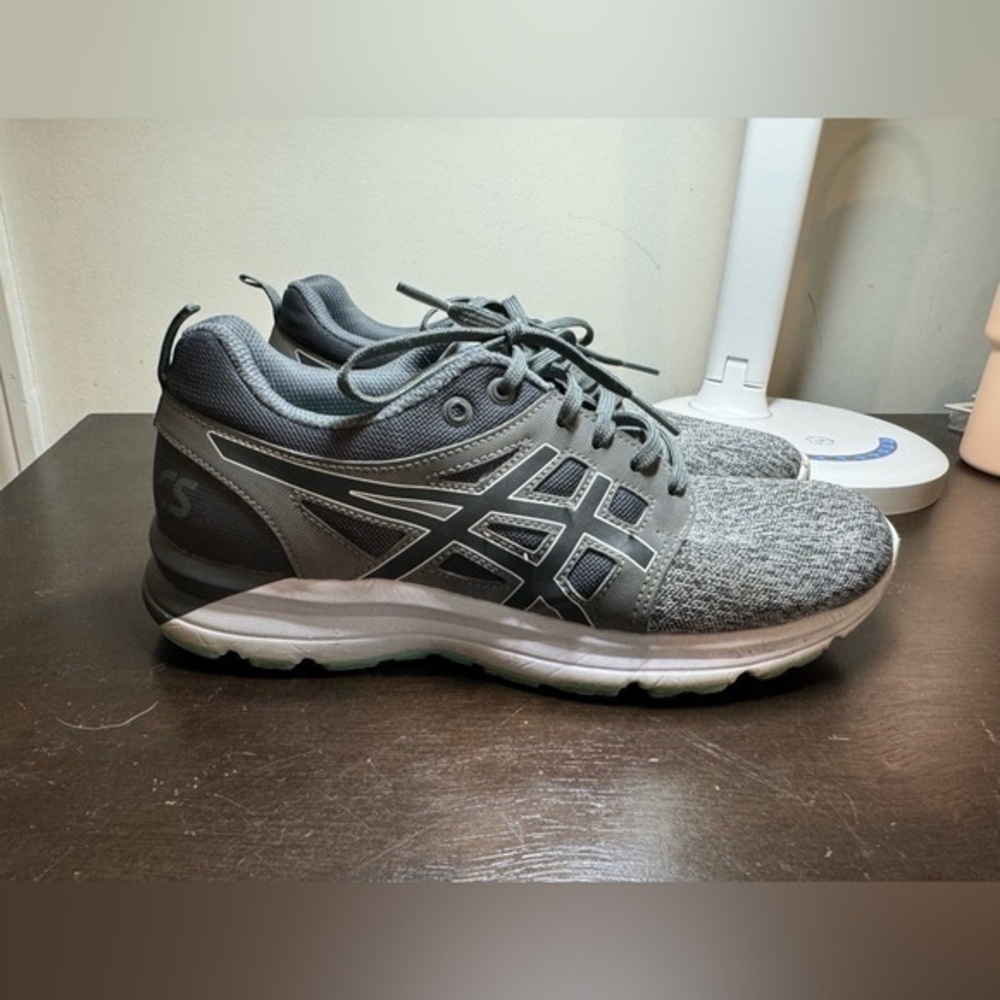 Size 8.5 - ASICS Gel Torrance Trail Carrier Grey‎